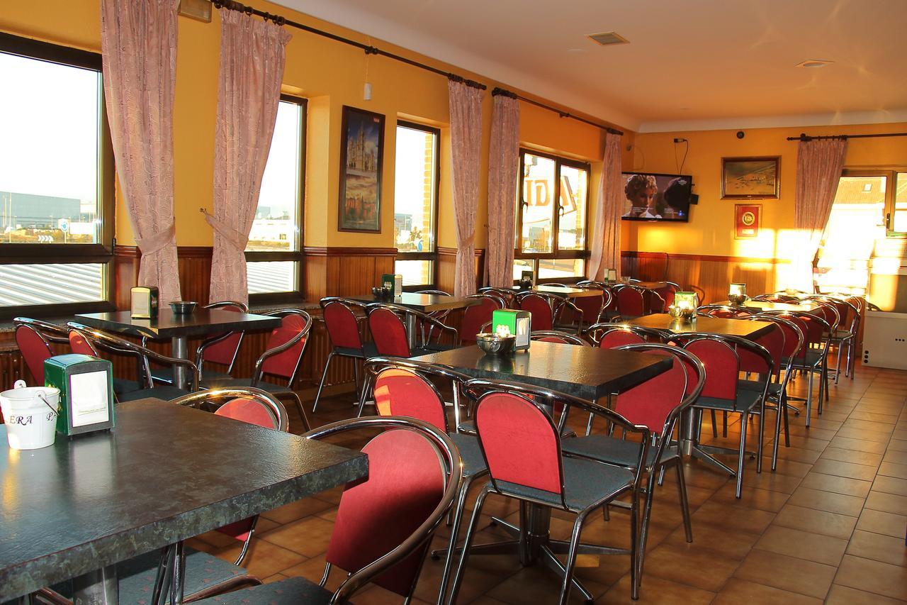 Hotel Avenida III Villadangos del Paramo Εξωτερικό φωτογραφία
