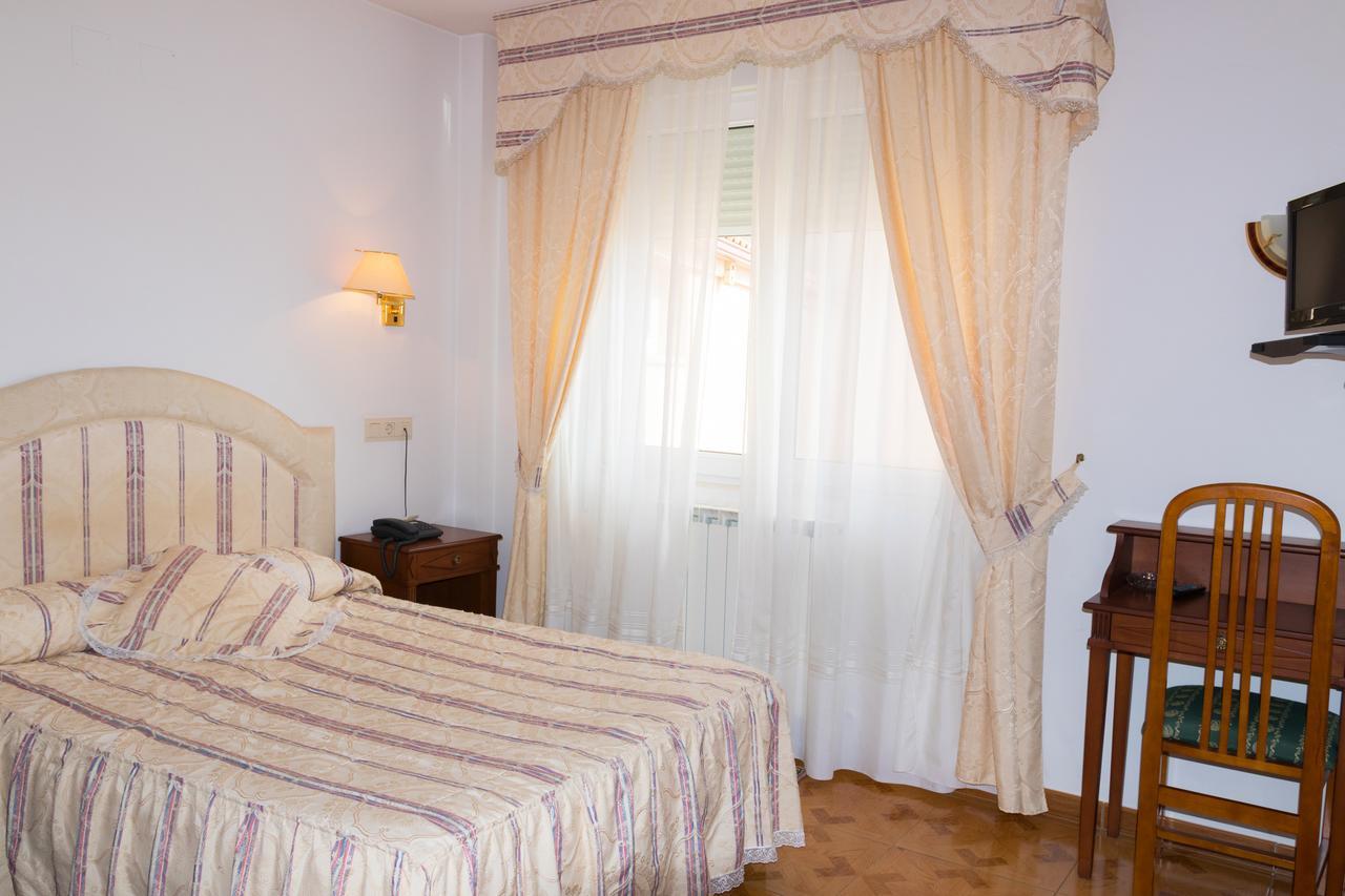 Hotel Avenida III Villadangos del Paramo Εξωτερικό φωτογραφία