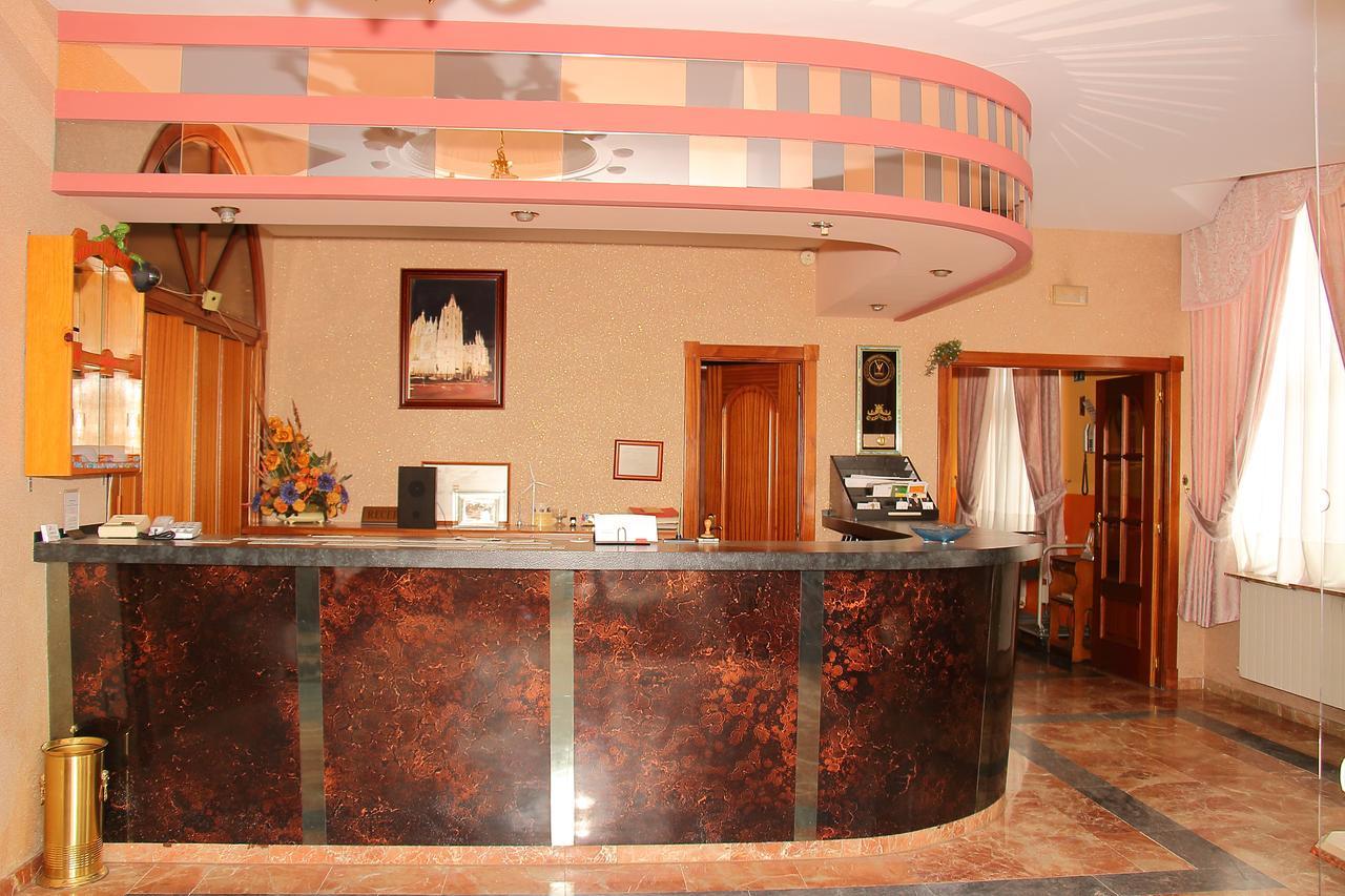Hotel Avenida III Villadangos del Paramo Εξωτερικό φωτογραφία